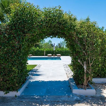 אבולה Villa Dolmen Beach מראה חיצוני תמונה