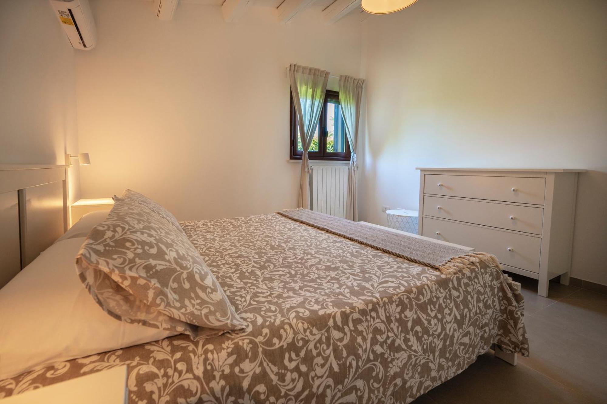 אבולה Villa Dolmen Beach מראה חיצוני תמונה