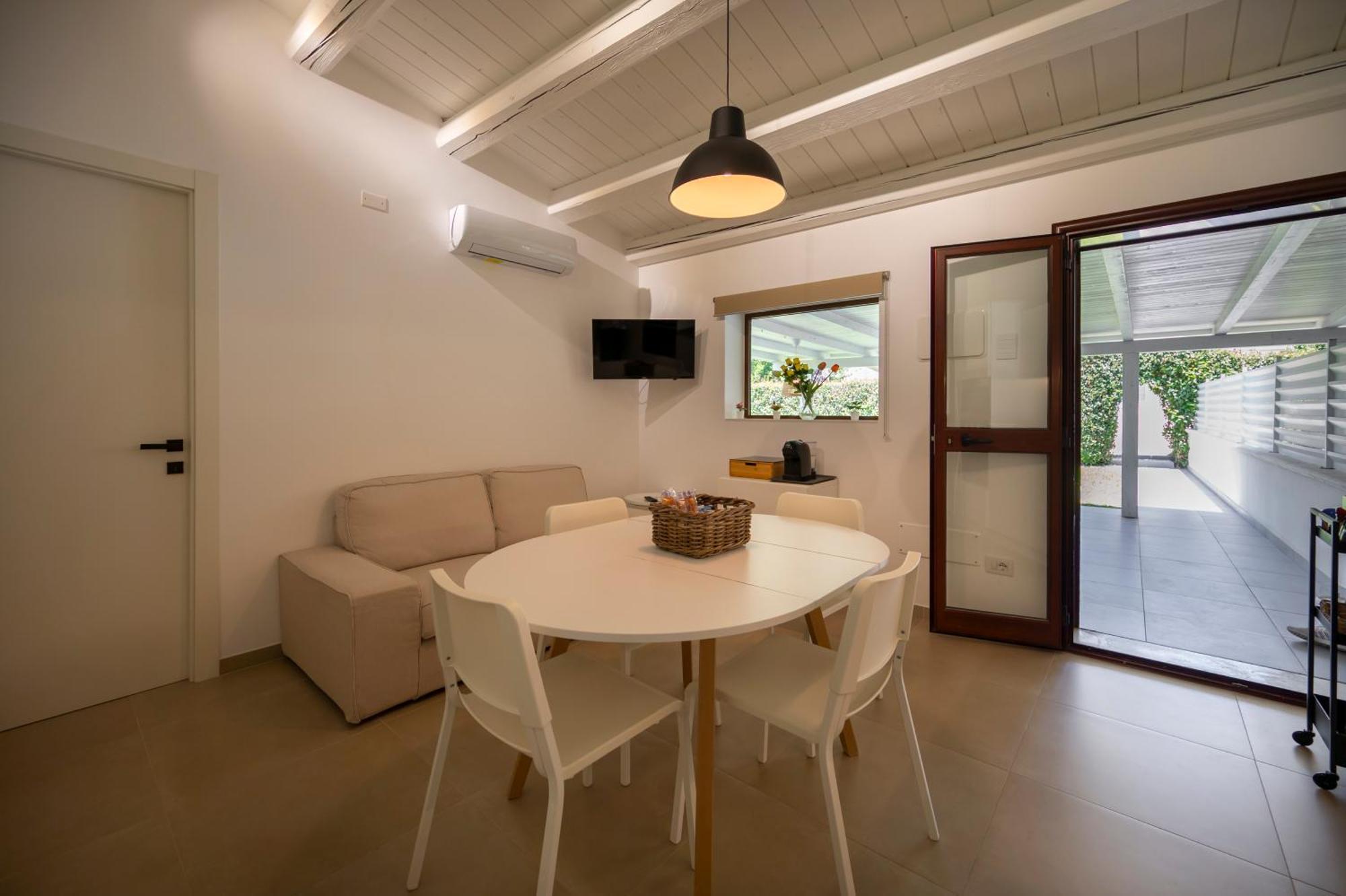 אבולה Villa Dolmen Beach מראה חיצוני תמונה